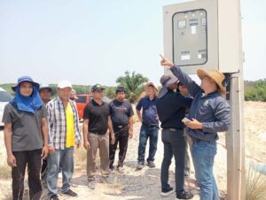 นายกอบต.ประดู่ ตรวจสอบระบบสูบน้ำด้วยไฟฟ้าลำห้วยทับทัน